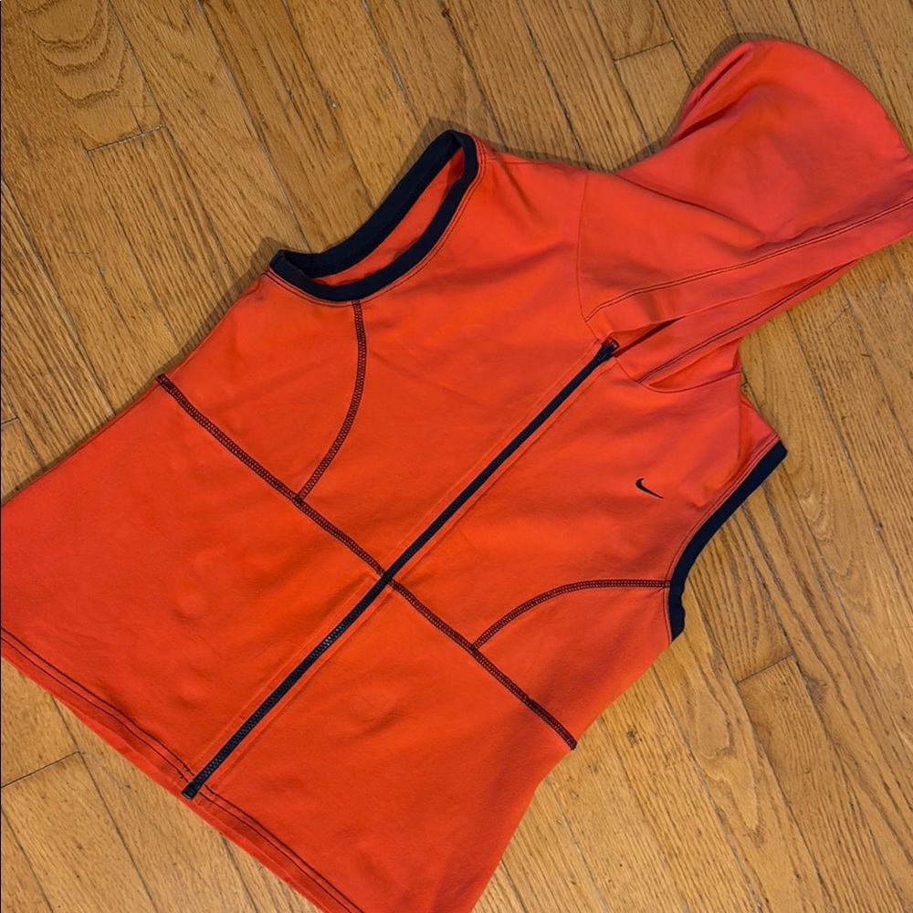 🌼NIKE WORKOUT TOP WITH HOOD - ADORABLE - WOMANS MED🌼